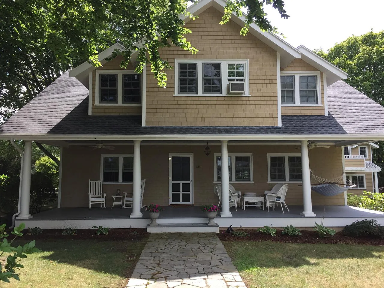3 bed, 2500 sqft, $4,800 — Photo 1