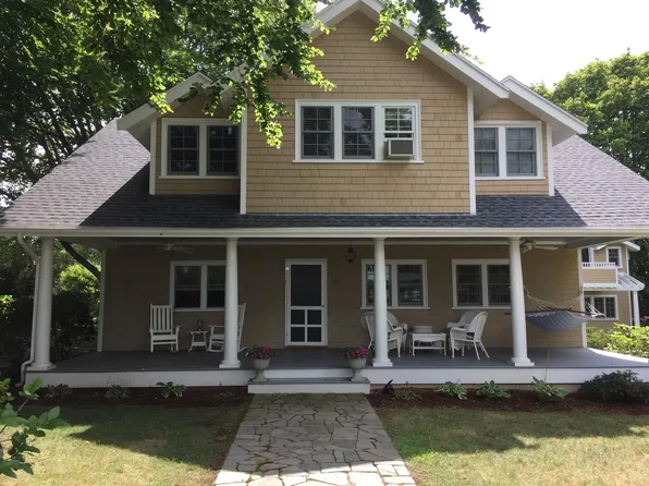 135 Longfellow Rd, Jamestown, RI 02835