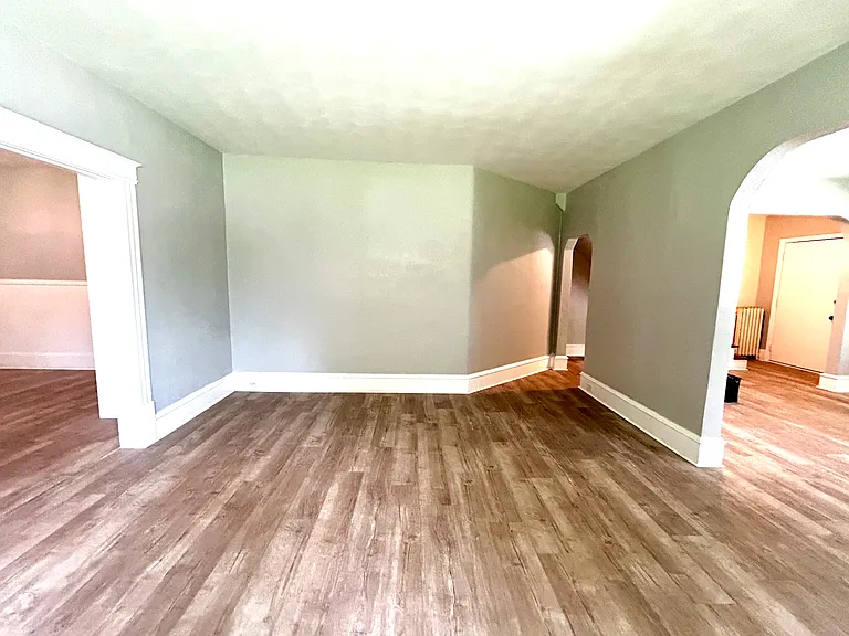 17 W Main St — Photo 8