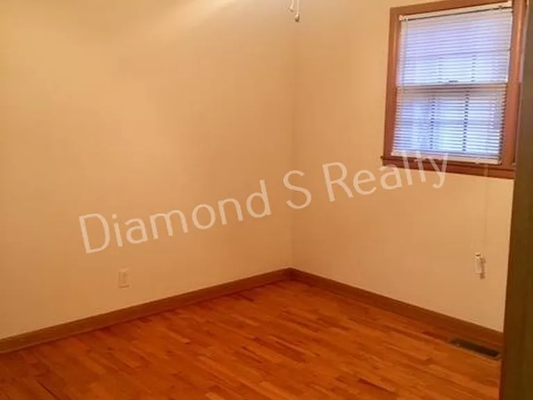 2706 S Stewart Ave — Photo 10