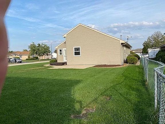 4th image of 17000 Westwood Dr #1