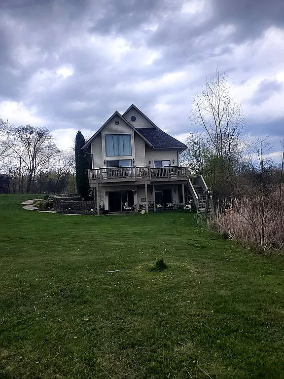 1697 N Hughes Rd photo 1