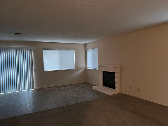 3rd image of 263 Woodstock Cir