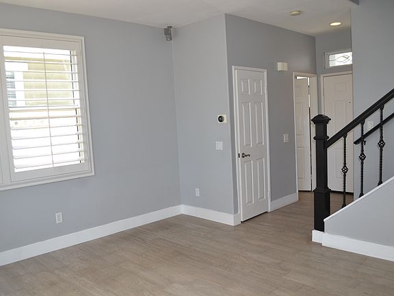 5th image of 44 Woodcrest Ln