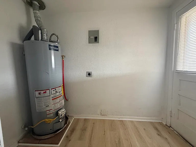620 W Avenue B — Photo 17