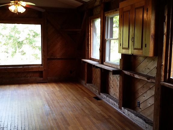 open concept dining roo