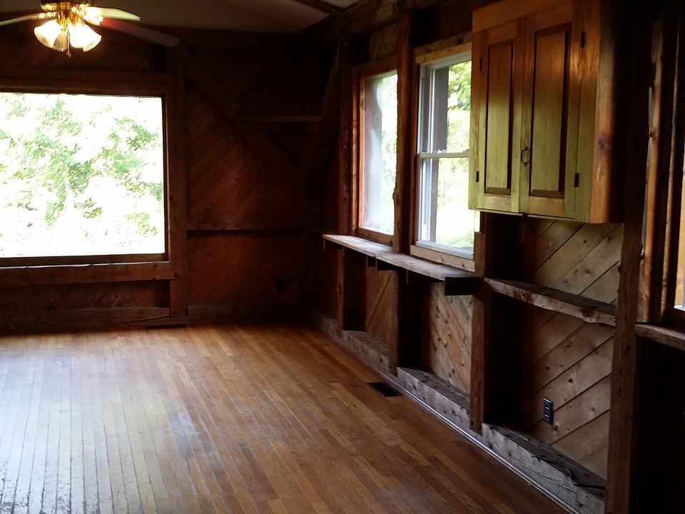 open concept dining roo