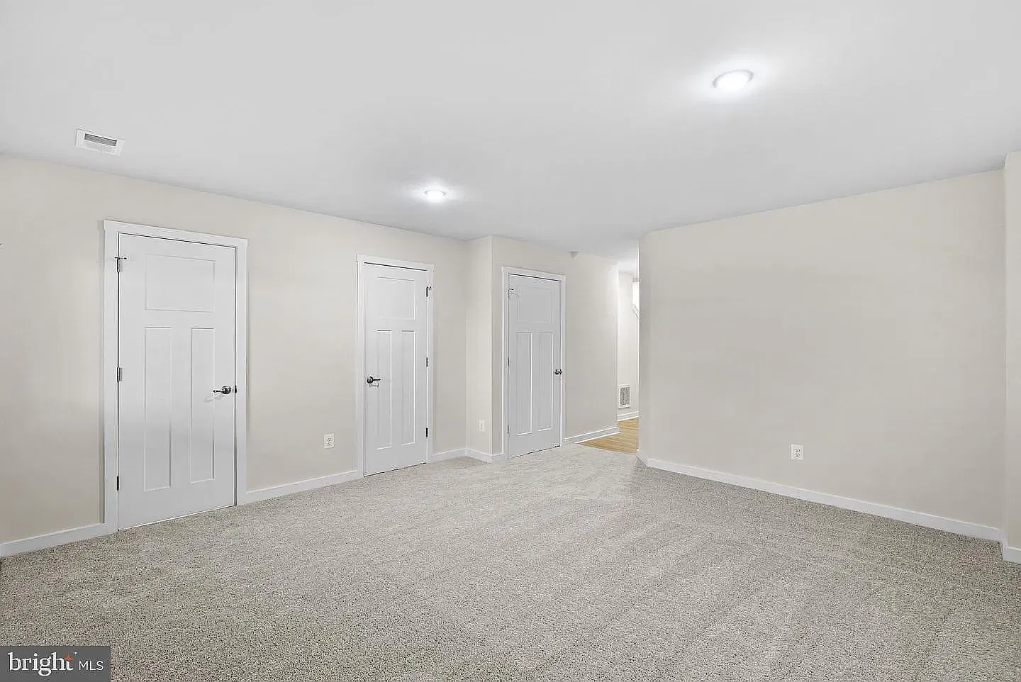 4 bed, 3.5 bath, 2000 sqft, $2,299 — Photo 2