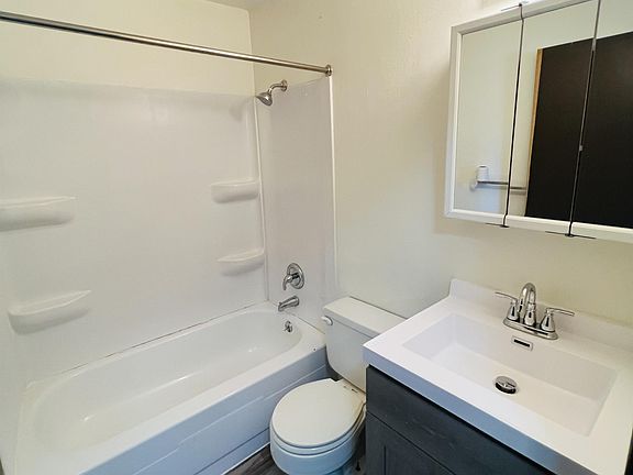 5th image of 222 S Greenwood St #11073717