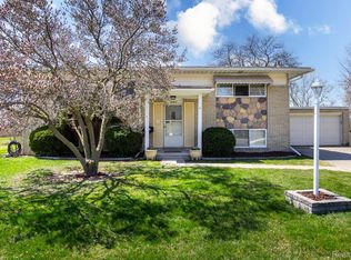 2002 Serra Dr, Sterling Heights, MI 48310