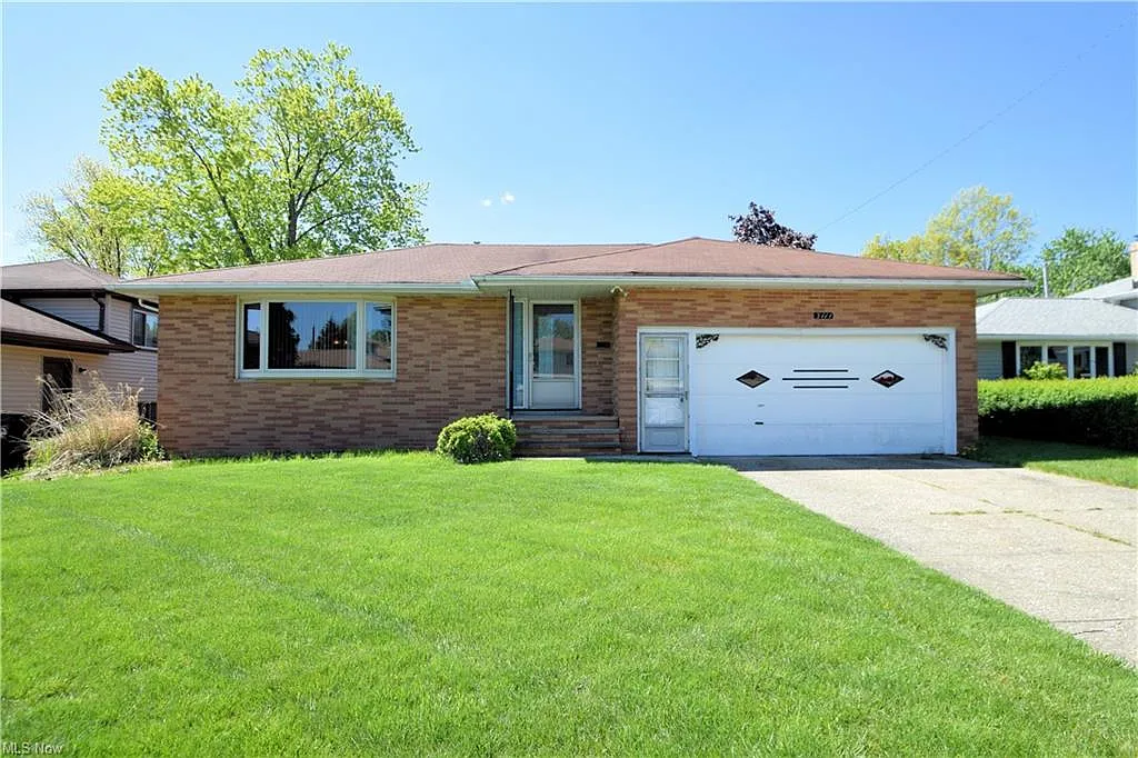 3111 Bowmen Ln photo 1