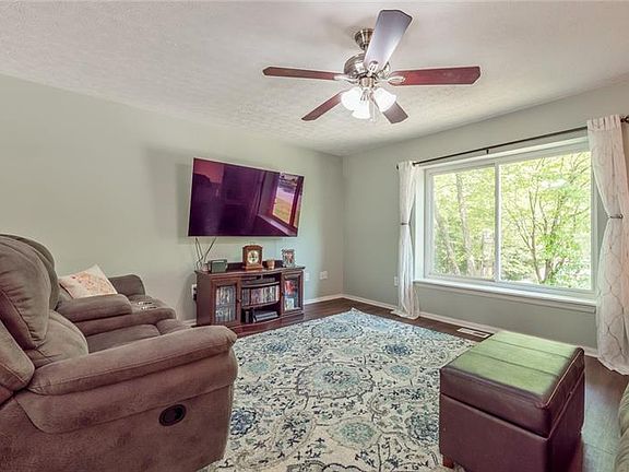 3rd image of 465 Worthington Hills Ct