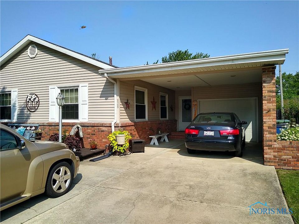 2nd image of 828 Standish Dr