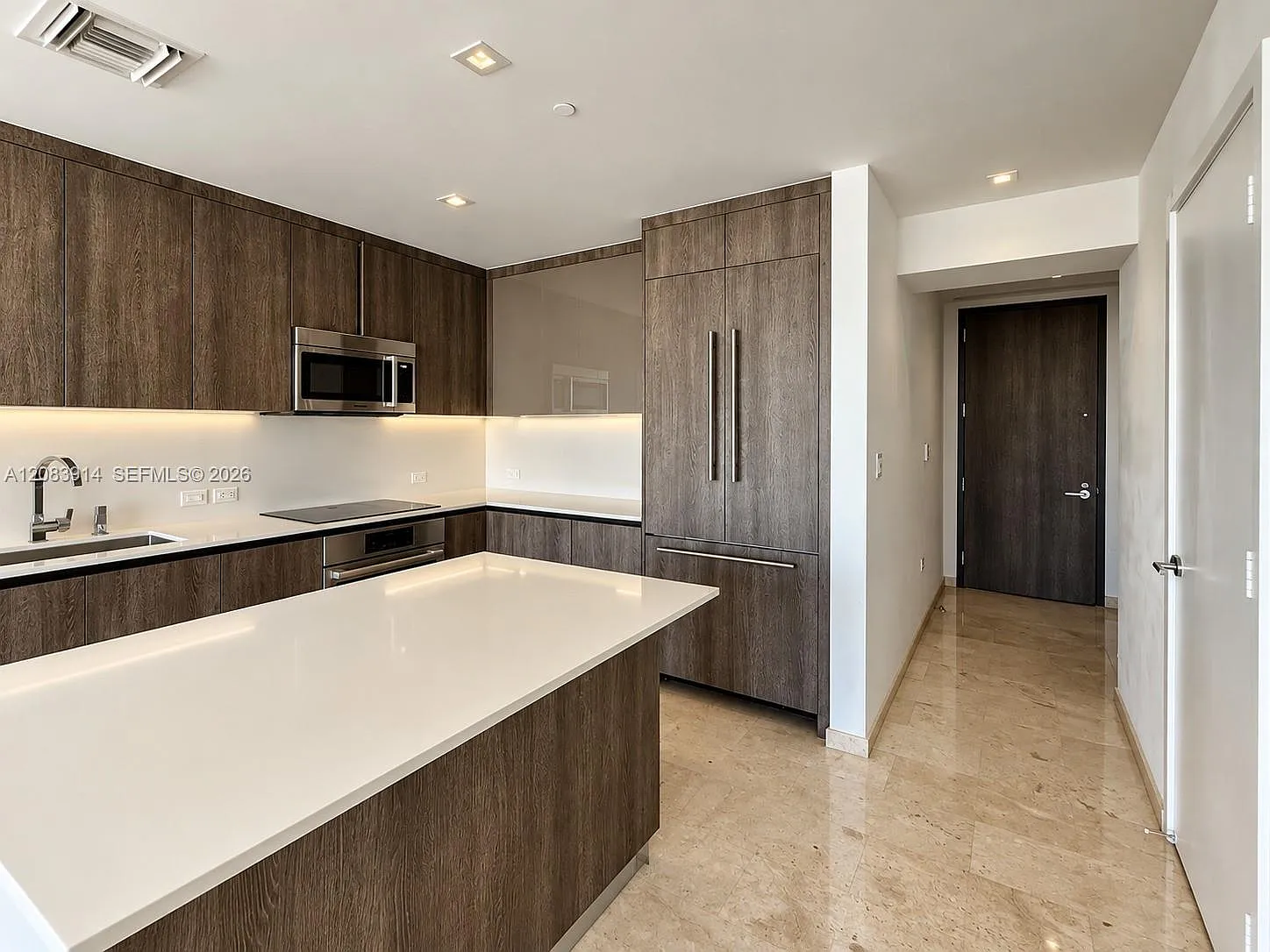 Rise Condo — Photo 3