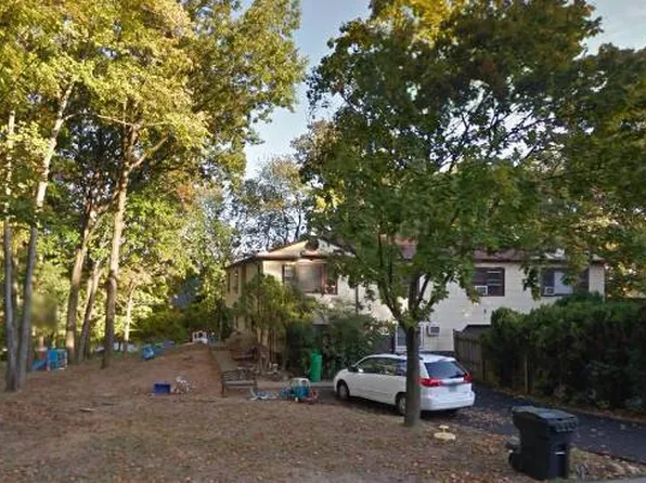 8 Caville Dr, Monsey, NY 10952