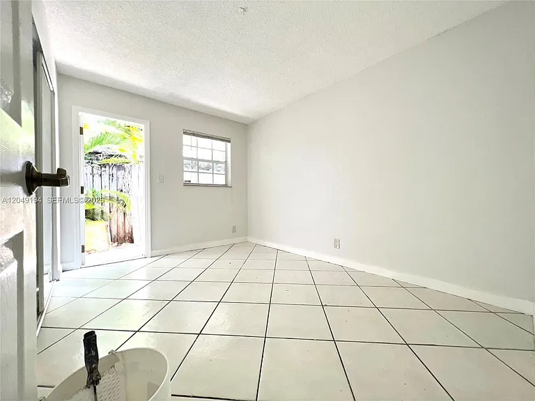 731 SW 14th Ave #1-4 — Photo 7