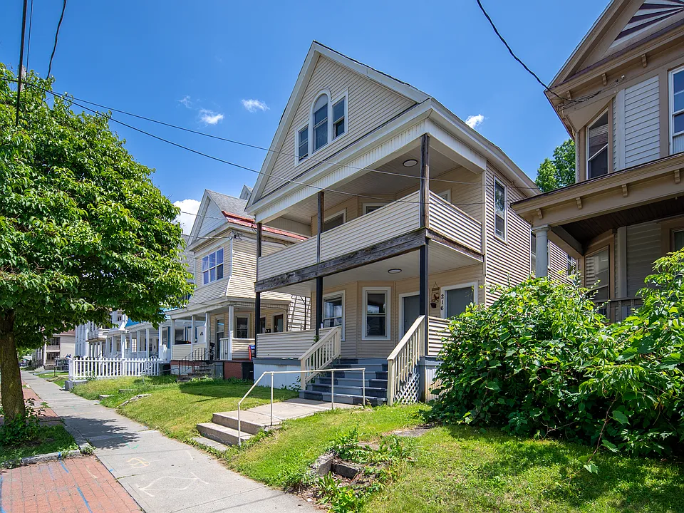 216 Delaware Ave #1