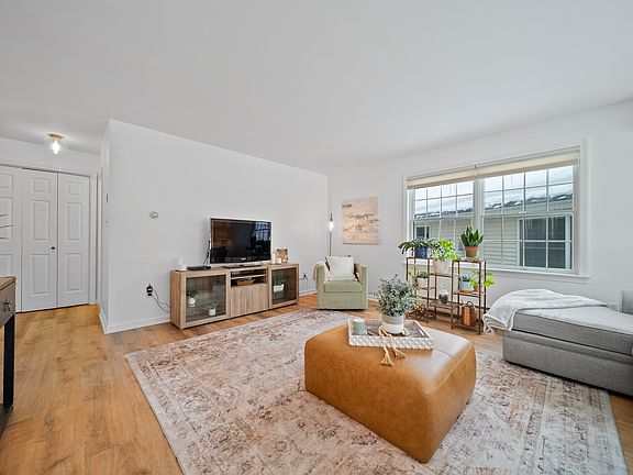 3rd image of 59 Bucks Hill Road