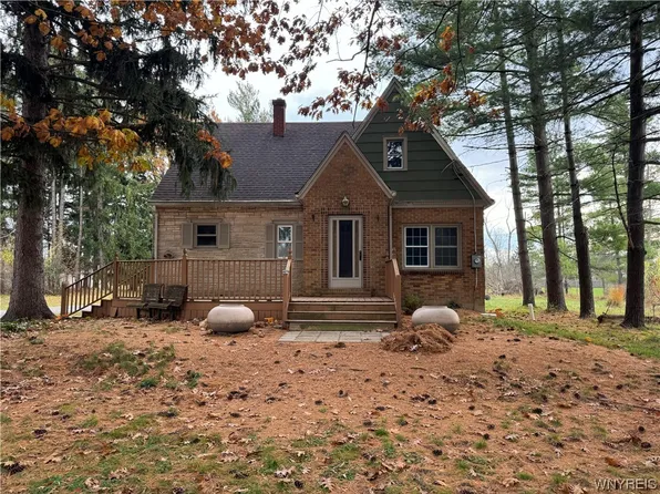 241 Strasmer Rd, Depew, NY 14043