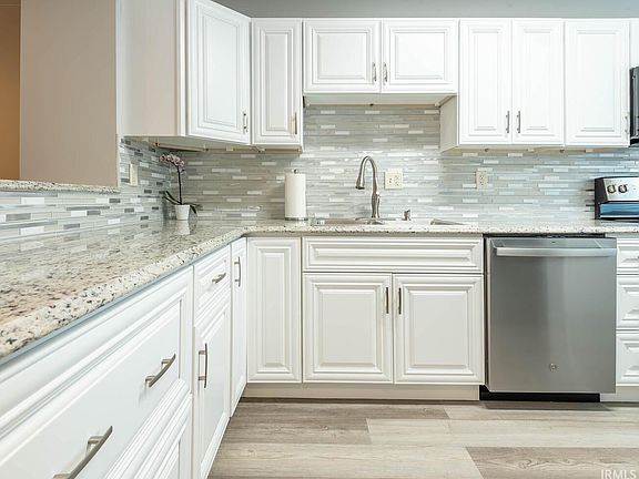 2nd image of 2331 E Winding Brook Cir