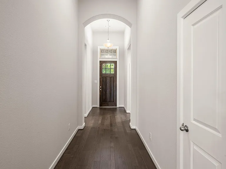 150 Mayfield Dr — Photo 5