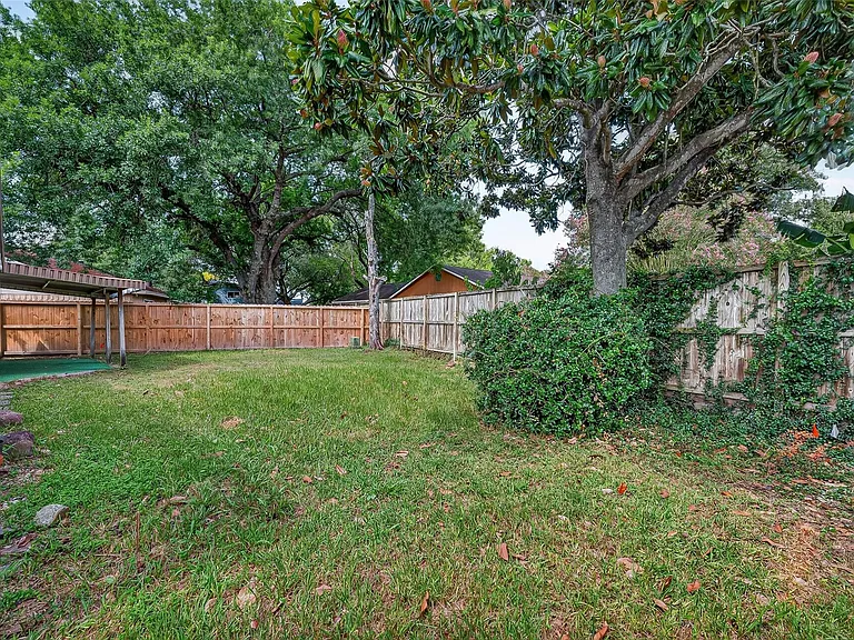 711 Leicester Ln — Photo 39
