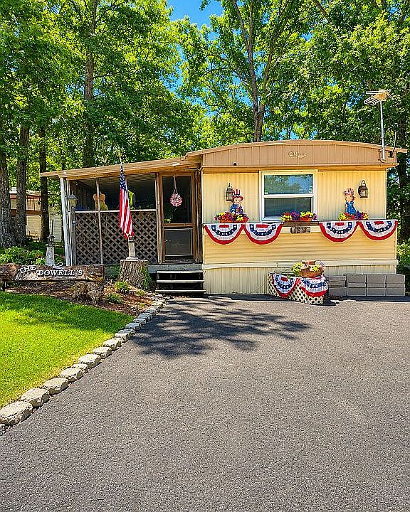 1st image of 139 Shoreline Ln