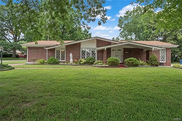 1st image of 3845 Woodcrest Dr