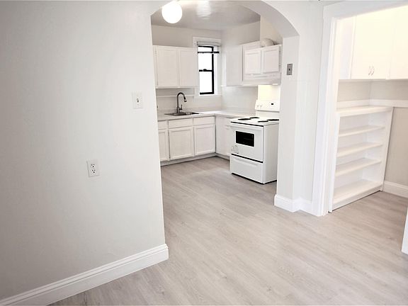 3rd image of 430 Anza St