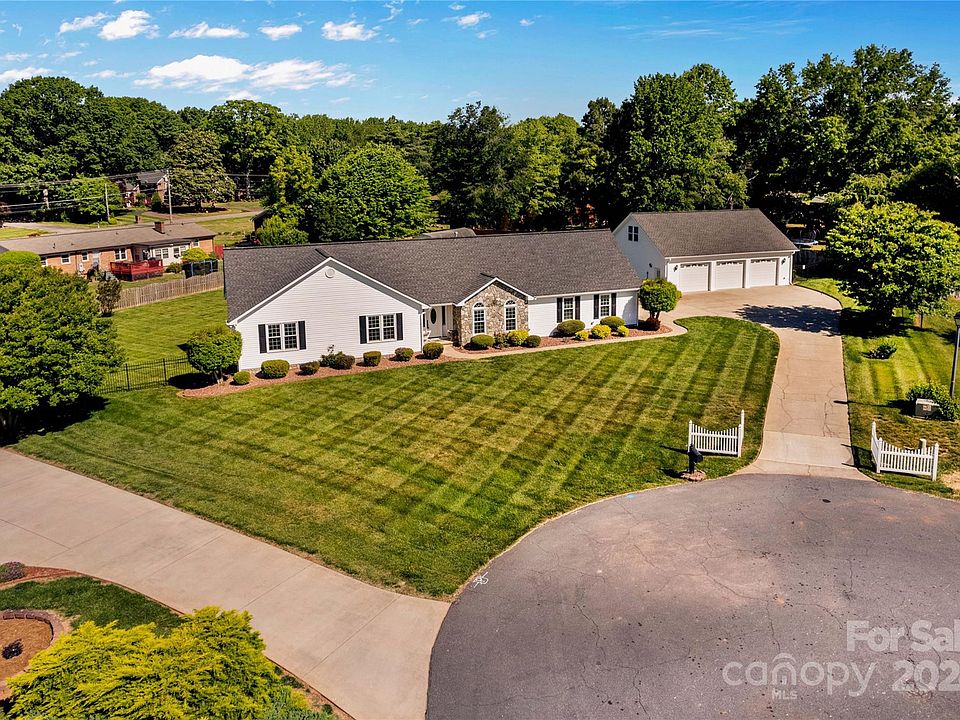 1st image of 429 Thistle Ln