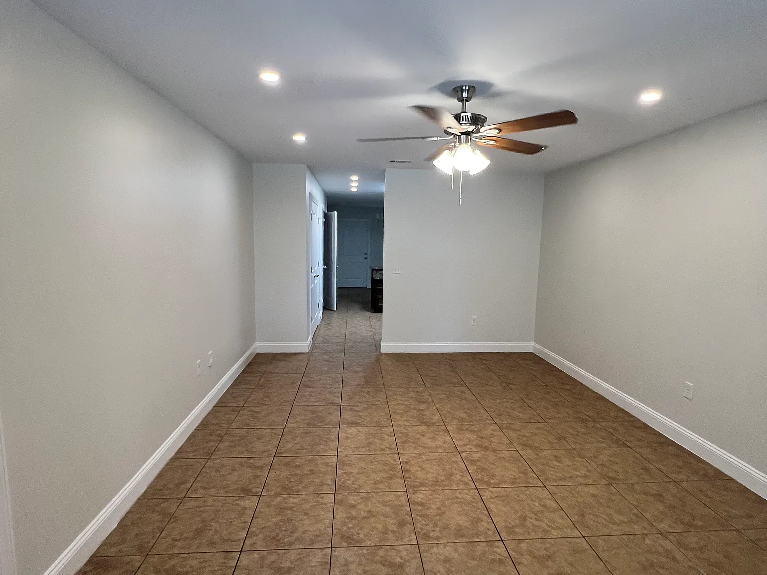 3 bed, 1294 sqft, $1,395 — Photo 2