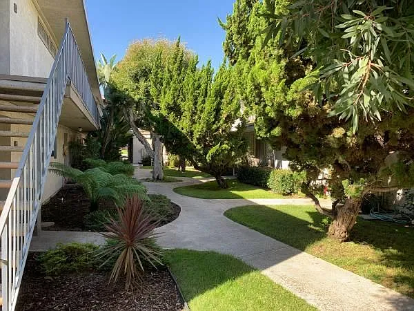1975 Pomona Avenue — Photo 2