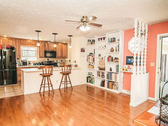 2nd image of 437 N Park Hill Dr
