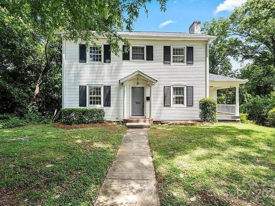 1st image of 904 Edgewood Cir