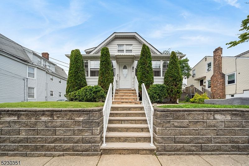 1st image of 62 Hendel Ave