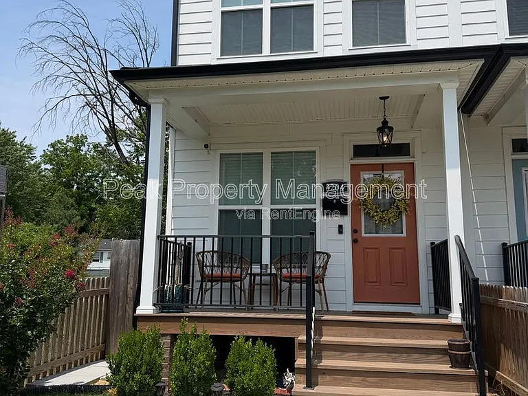 3204 Delaware Ave — Photo 1