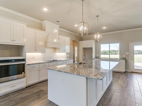 5th image of 1014 Gonzollas Rd