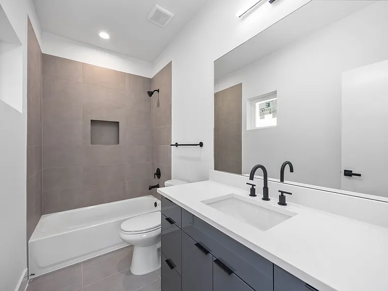 6735 Peerless St — Photo 7