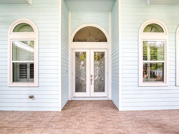 5th image of 46 Emerald Oaks Ln