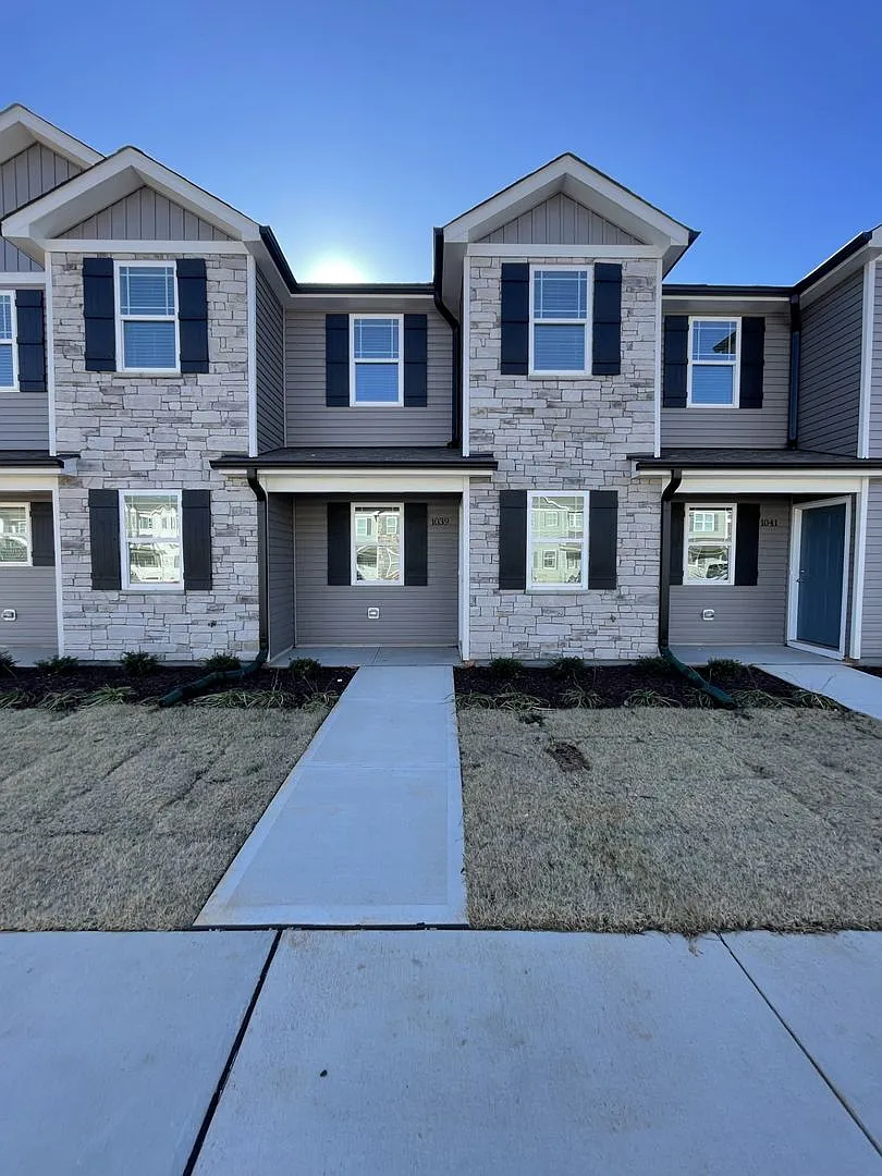 2 bd 2.5 ba townhome — Photo 1