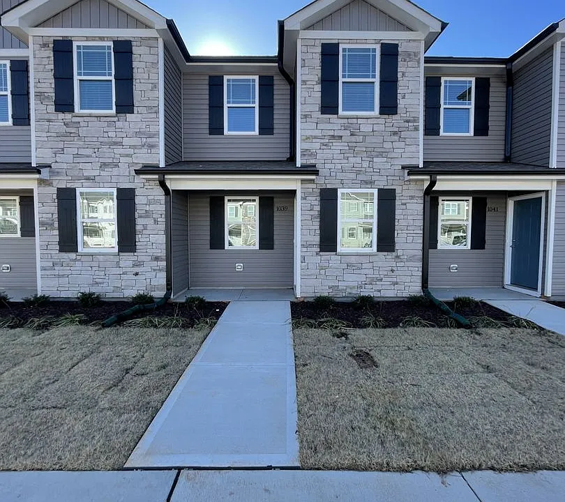 1039 Peony Ln
