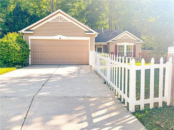 580 Lakeside Valley Dr, Winston Salem, NC 27107