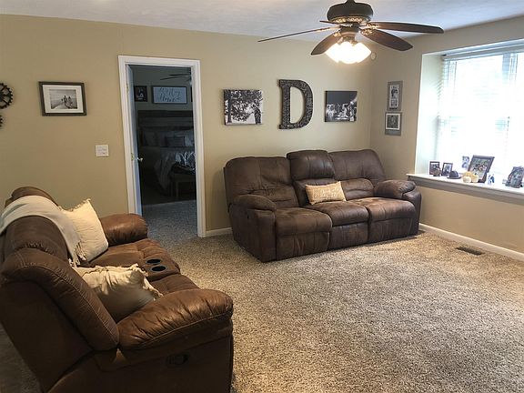 2nd image of 1019 Winding Way Dr