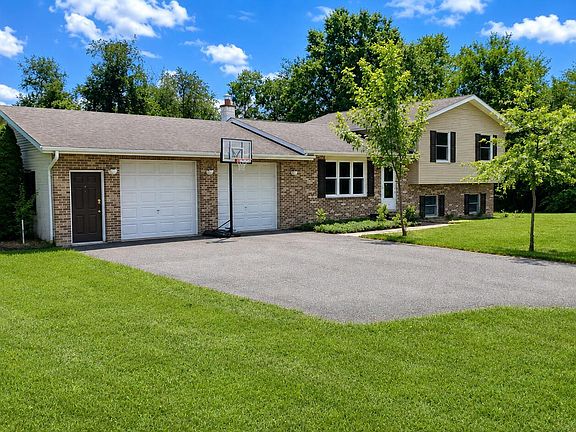 3rd image of 1827 Sunbury Rd