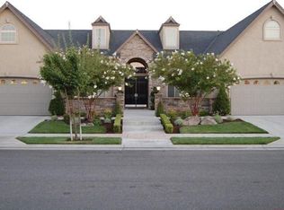 458 W Loyola Ave, Clovis, CA