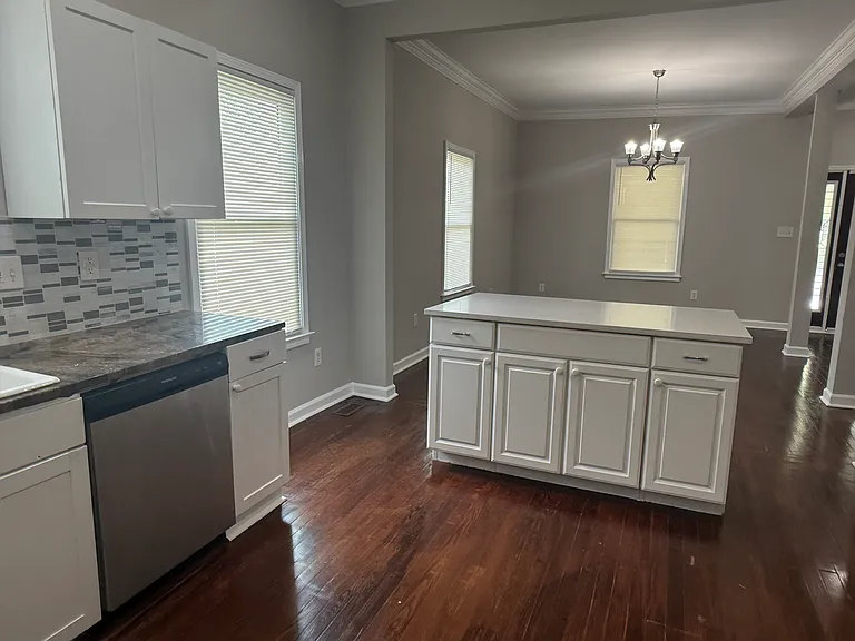 907 Crew St SW — Photo 9