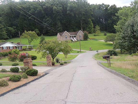 5th image of 390 Brentwood Dr