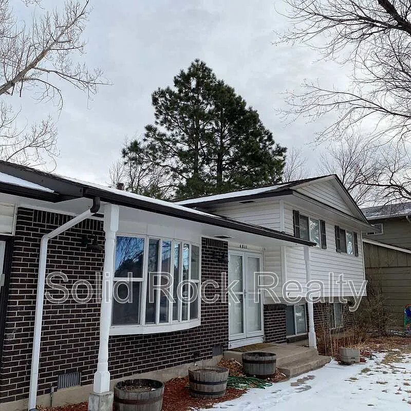 4 bed, 2.5 bath, 1736 sqft, $2,125 — Photo 1