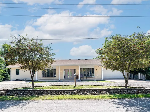 29 Summit Dr, Holiday Island, AR 72631