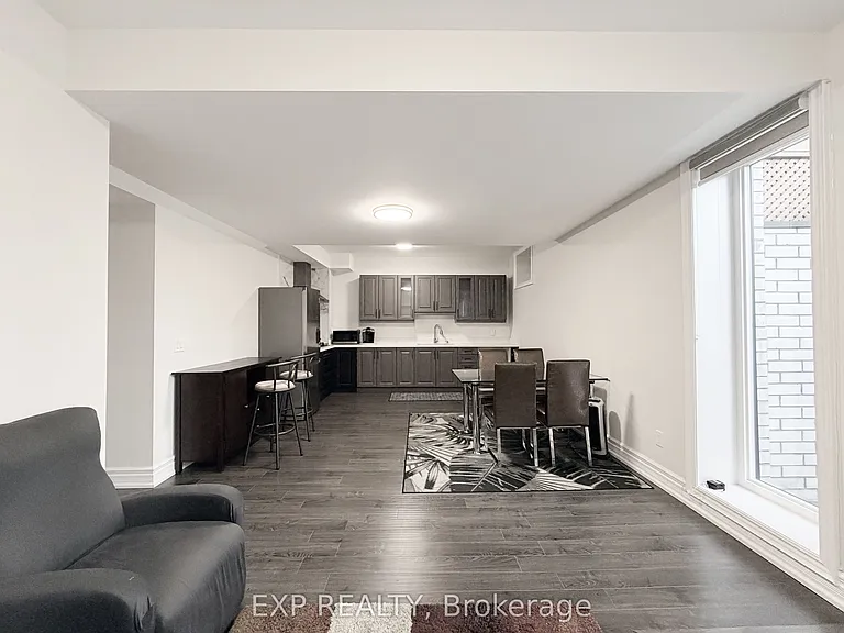 1606 Sandhurst Cres — Photo 16